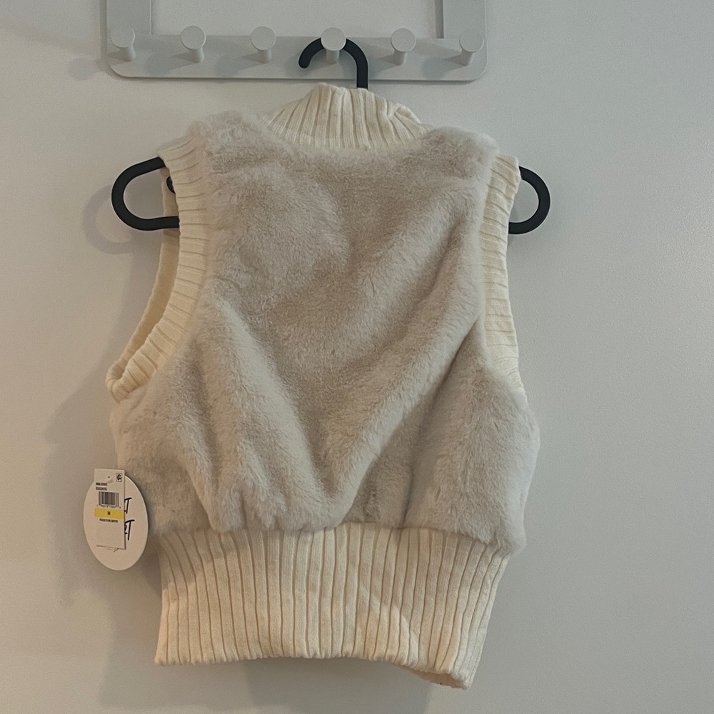 Faux Fur Cream Vest - Picture 3 of 3